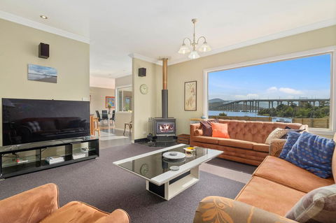 Manfield City Waterfront View Cottage - Perisher Accommodation 0
