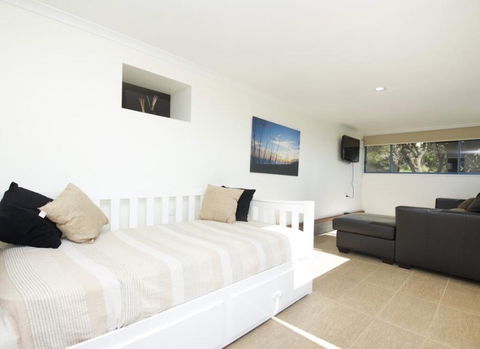 Mick's Apartment - Seal Rocks Beachfront - Perisher Accommodation 1