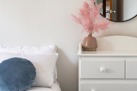 Moonah House-10 Mins To CBD & MONA, 4BR, 2 BATH, Great View, Park 3 Cars, Sleep 11, King Bed, En-suite - Perisher Accommodation 1