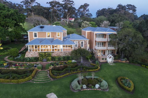 Grand Mercure Basildene Manor - Perisher Accommodation 0