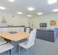 4 Bedroom House - Hobart CBD - Free Parking - Perisher Accommodation