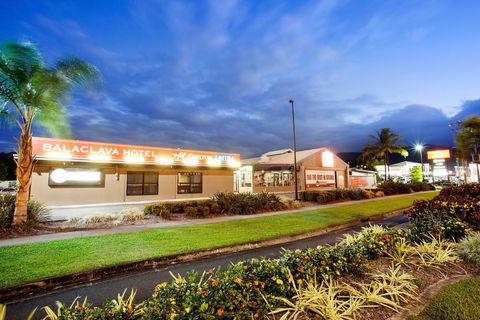 Nightcap At Balaclava Hotel - Perisher Accommodation 2