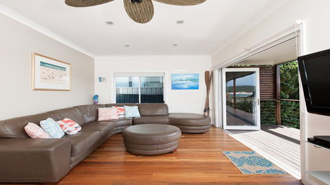 No. 1 Fingal Bay Beach House - The Little Abode - Perisher Accommodation 2