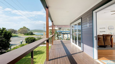 No. 1 Fingal Bay Beach House - The Little Abode - Perisher Accommodation 0