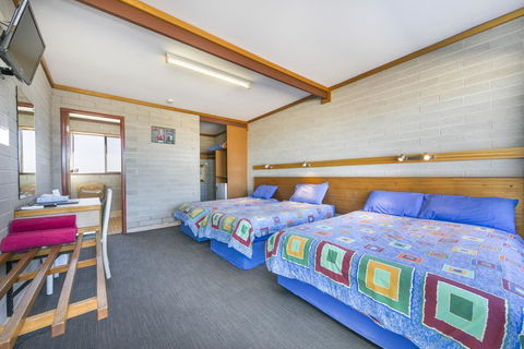 Nullarbor Roadhouse - Perisher Accommodation 1