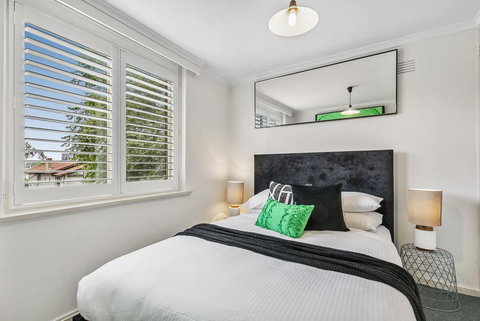 Oversized Apartment Close To City, Parks, MCG - Perisher Accommodation 2