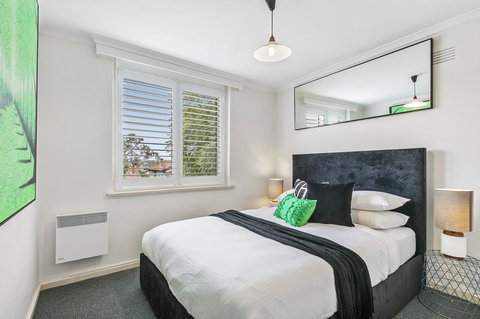 Oversized Apartment Close To City, Parks, MCG - Perisher Accommodation 1