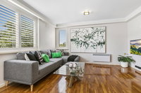 Oversized apartment close to city parks MCG