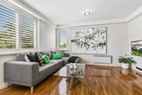 Oversized Apartment Close To City, Parks, MCG - Perisher Accommodation 0