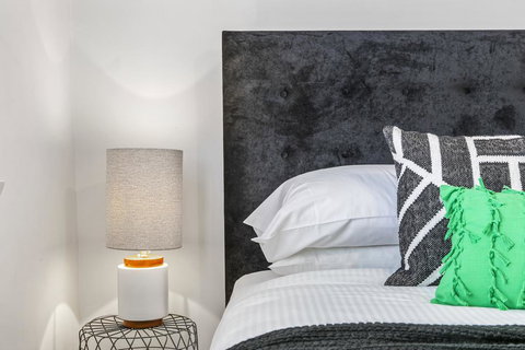 Oversized Apartment Close To City, Parks, MCG - Perisher Accommodation 3