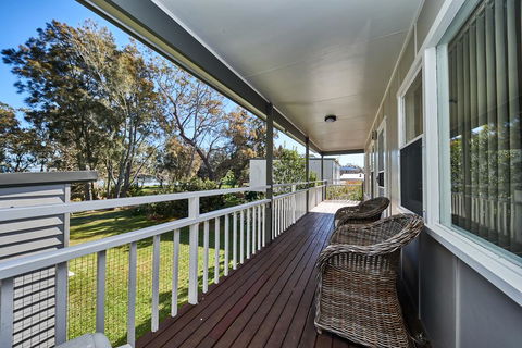 Paradise Bungalow Waterfront - Perisher Accommodation 0