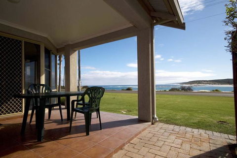 Pelican Shore Oceanfront Villa 6 - Perisher Accommodation 1