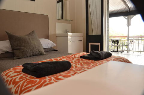 Royal Gatton Hotel - Perisher Accommodation 2