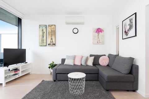 South Yarra City View Apartment With Car Park, Amazon Alexa, Spotify, Netflix, And WiFi - Perisher Accommodation 2