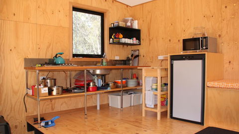 BAY OF FIRES ECO HUT Off Grid Experience At Binalong Bay - Perisher Accommodation 9