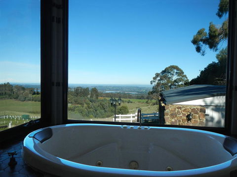 A Cottage With A View At Tudor Ridge - Perisher Accommodation 3