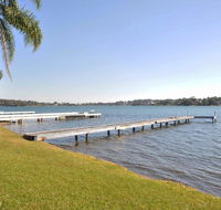 The Studio on the Lake  Fishing Point Lake Macquarie - honestly put the line in and catch fish - Perisher Accommodation