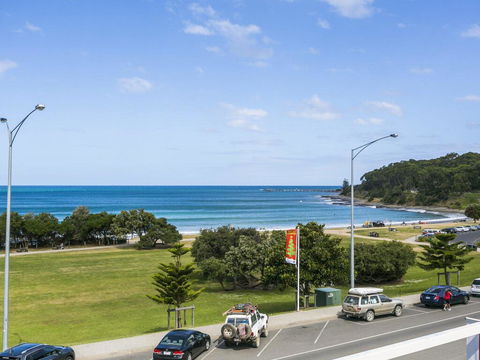 WATERFRONT THREE- In The Heart Of Lorne - Perisher Accommodation 2
