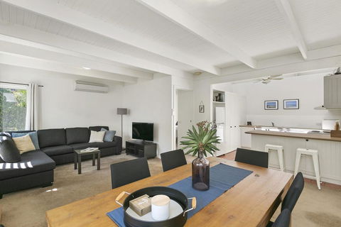 Mysa Anglesea Sleeps 7 WiFi SmartTV Cafes Shops - Perisher Accommodation 4