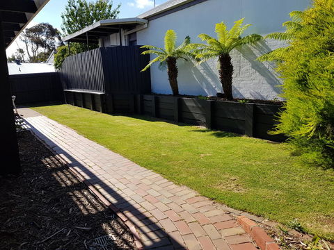 Mysa Anglesea Sleeps 7 WiFi SmartTV Cafes Shops - Perisher Accommodation 16