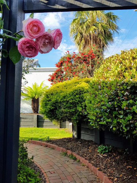 Mysa Anglesea Sleeps 7 WiFi SmartTV Cafes Shops - Perisher Accommodation 15