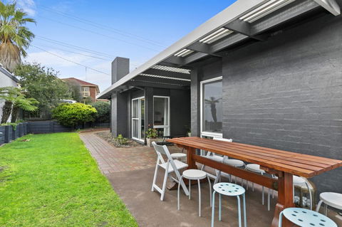 Mysa Anglesea Sleeps 7 WiFi SmartTV Cafes Shops - Perisher Accommodation 13