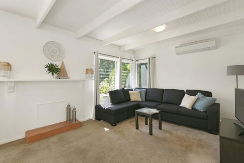 Mysa Anglesea Sleeps 7 WiFi SmartTV Cafes Shops - Perisher Accommodation 2