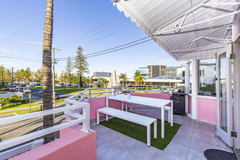 The Pink Hotel Coolangatta - Perisher Accommodation 6