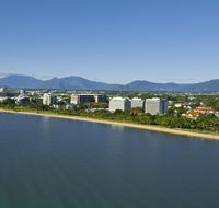 Holiday Inn Cairns Harbourside - Perisher Accommodation