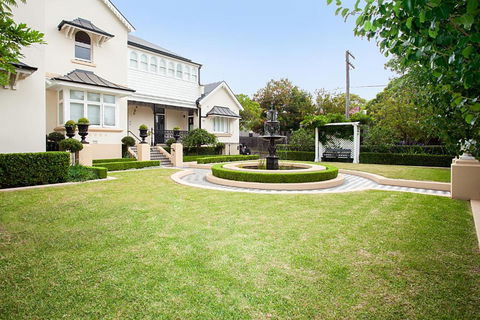 Art Deco Designer Studio In Lewisham - Perisher Accommodation 4