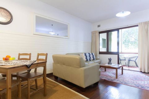 B2 Crawley Apartment 1 BRM & Sleepout Near UWA - Perisher Accommodation 1