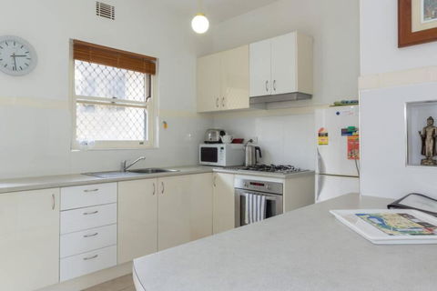 B6 Crawley Apartment 1 BRM & Sleepout Near UWA - Perisher Accommodation 3