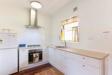 B8 Crawley Apartment 1 BRM & Sleepout Near UWA - Perisher Accommodation 2
