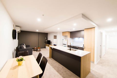 Mid Night Apartment Canberra City Onsite Parking - Perisher Accommodation 2