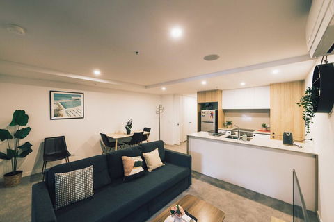 Mid Night Apartment Canberra City Onsite Parking - Perisher Accommodation 3