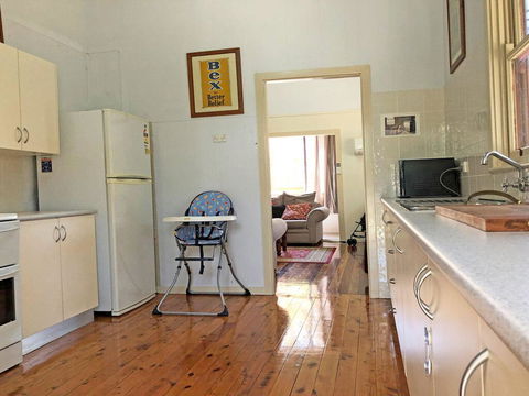 'Daves Place', 27 Rigney St - Holiday House With WIFI, Aircon & Boat Parking - Perisher Accommodation 2