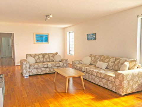 'Mooring One Downstairs', 23 Shoal Bay Rd - Fantastic Ground Floor Duplex With Views, WIFI And Air Conditioning - Perisher Accommodation 1