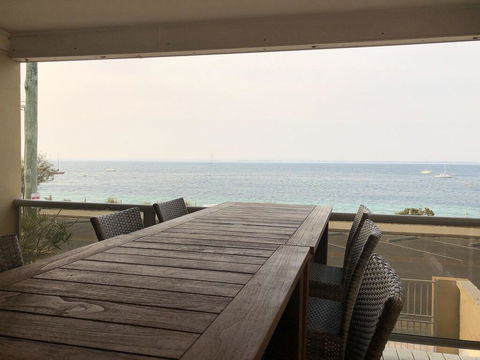 'Mooring Two Upstairs', 23 Shoal Bay Rd - Stunning Views, WIFI, Air Conditioning And Boat Parking - Perisher Accommodation 1