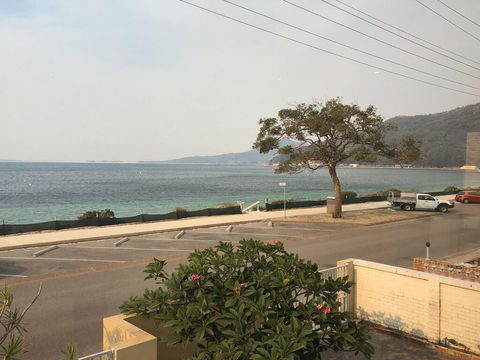 'Mooring Two Upstairs', 23 Shoal Bay Rd - Stunning Views, WIFI, Air Conditioning And Boat Parking - Perisher Accommodation 2