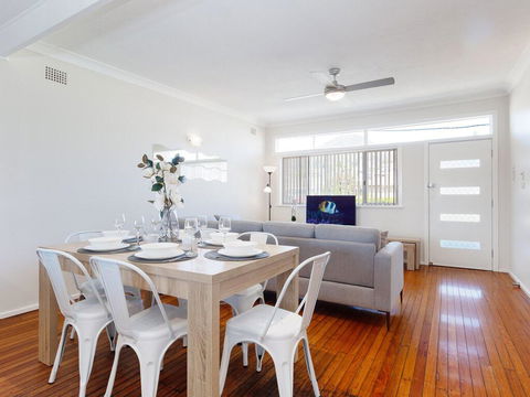 'Shoalz', 28 Rigney Street - Renovated Pet Friendly Cottage & Boat Parking - Perisher Accommodation 2