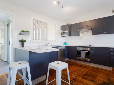 'Shoalz', 28 Rigney Street - Renovated Pet Friendly Cottage & Boat Parking - Perisher Accommodation 3