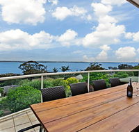 'The Bay' 25 Wallawa Rd - huge home with aircon spectacular views  chromecast - Perisher Accommodation