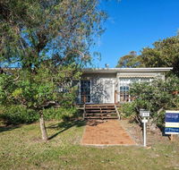 'The Croft' 11 Boulder Bay Rd - Cosy Beach House with Aircon  only 270m to the Beach - Perisher Accommodation