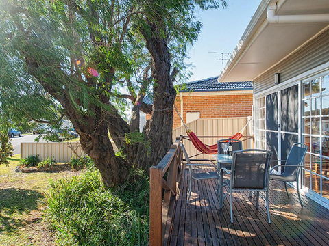'The Croft' 11 Boulder Bay Rd - Cosy Beach House With Aircon & Only 270m To The Beach - Perisher Accommodation 1