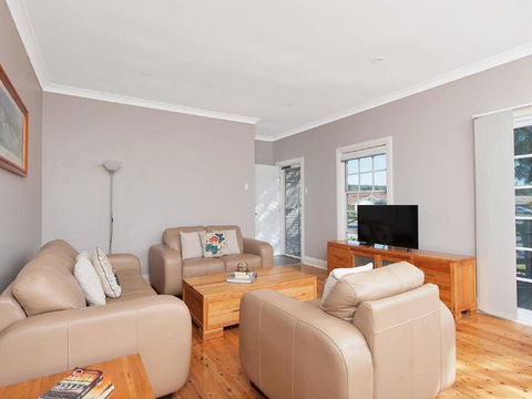 'The Croft' 11 Boulder Bay Rd - Cosy Beach House With Aircon & Only 270m To The Beach - Perisher Accommodation 2