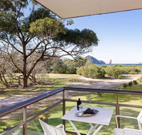 1 'Intrepid' 3 Intrepid Close - Amazing views of Shoal Bay only 100m from the Beach - Perisher Accommodation