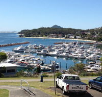 1 'Laman Lodge' 15 Laman Street - stunning air conditioned unit with water views and WIFI - Perisher Accommodation