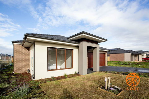 109, Cozy Cranbourne Family House, 5Bed2Bath2Parking - Perisher Accommodation 0