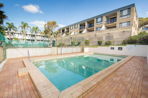 14 'THE DUNES', 38 MARINE DR - LARGE UNIT WITH POOL, TENNIS COURT AND DIRECTLY ACROSS FROM FINGAL - Perisher Accommodation 3