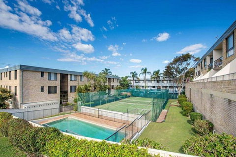 14 'THE DUNES', 38 MARINE DR - LARGE UNIT WITH POOL, TENNIS COURT AND DIRECTLY ACROSS FROM FINGAL - Perisher Accommodation 0